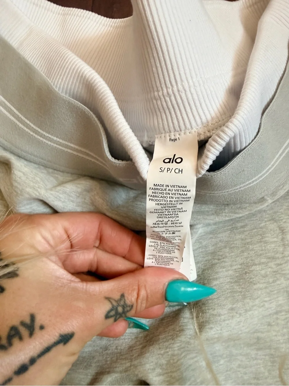 ALO Yoga soft stretch